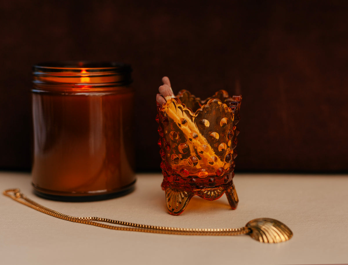 Theda Vintage Match Holder